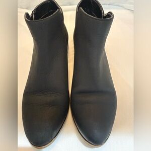 VGUC Aldo NYC Black Leather Ankle Booties w/Side Zipper Women’s 8 1/2